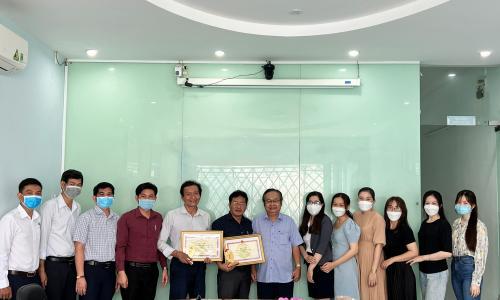 Viện Khoa học và Công nghệ Mekong Cần Thơ nhận bằng khen của UBND tỉnh Vĩnh Long